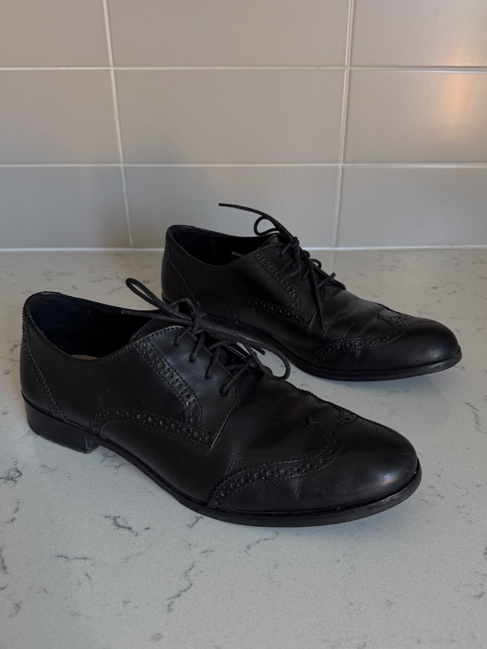 Cole Haan Women’s Size 8.5B Black Leather Wingtip Brogue Oxfords